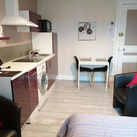 Joli Dans Un Ancien Du Xix Siecle - Proche Toutes Commodites - Thermes Et Parc Apartamento Vittel