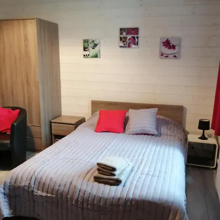 Joli Dans Un Ancien Du Xix Siecle - Proche Toutes Commodites - Thermes Et Parc Apartamento