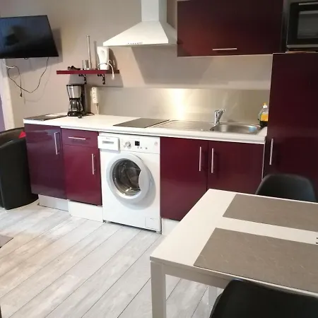 Joli Dans Un Ancien Du Xix Siecle - Proche Toutes Commodites - Thermes Et Parc Apartamento *
